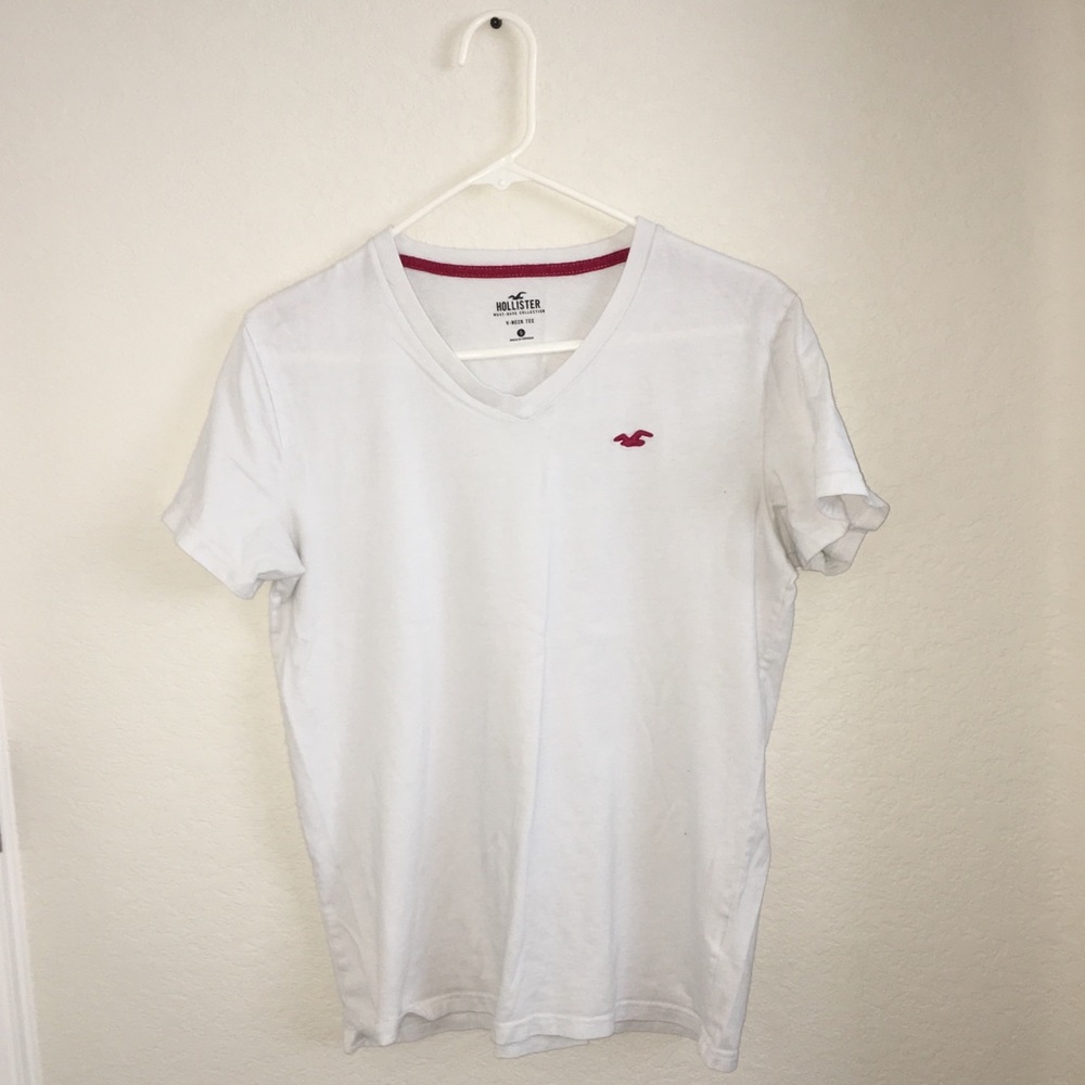 white Hollister v neck